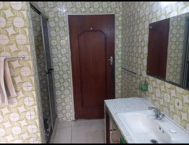 2 BEDROOM HOUSE FOR SALE IN BEZUIDENHOUT VALLEY